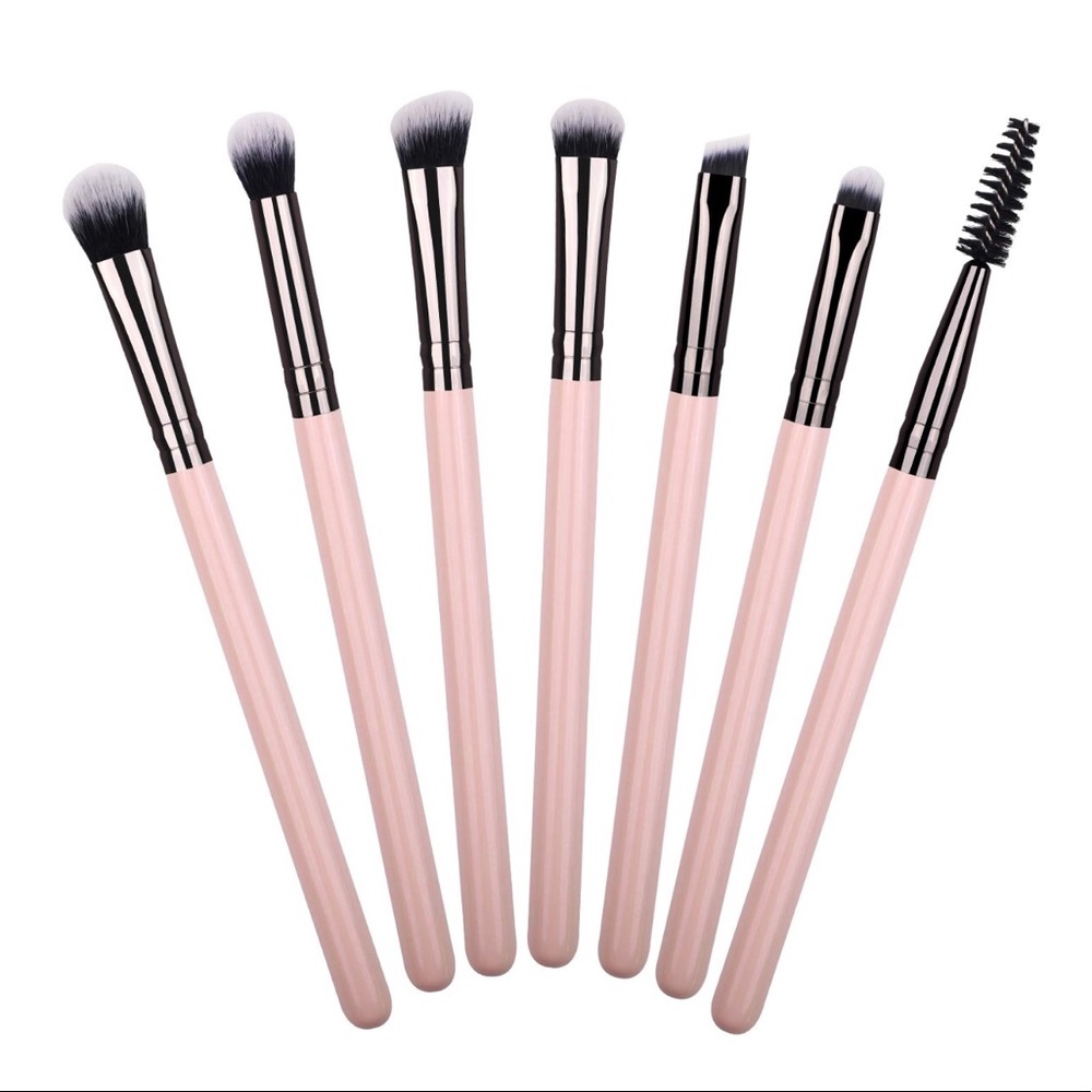 Makeup Brushes: Eyeshadow